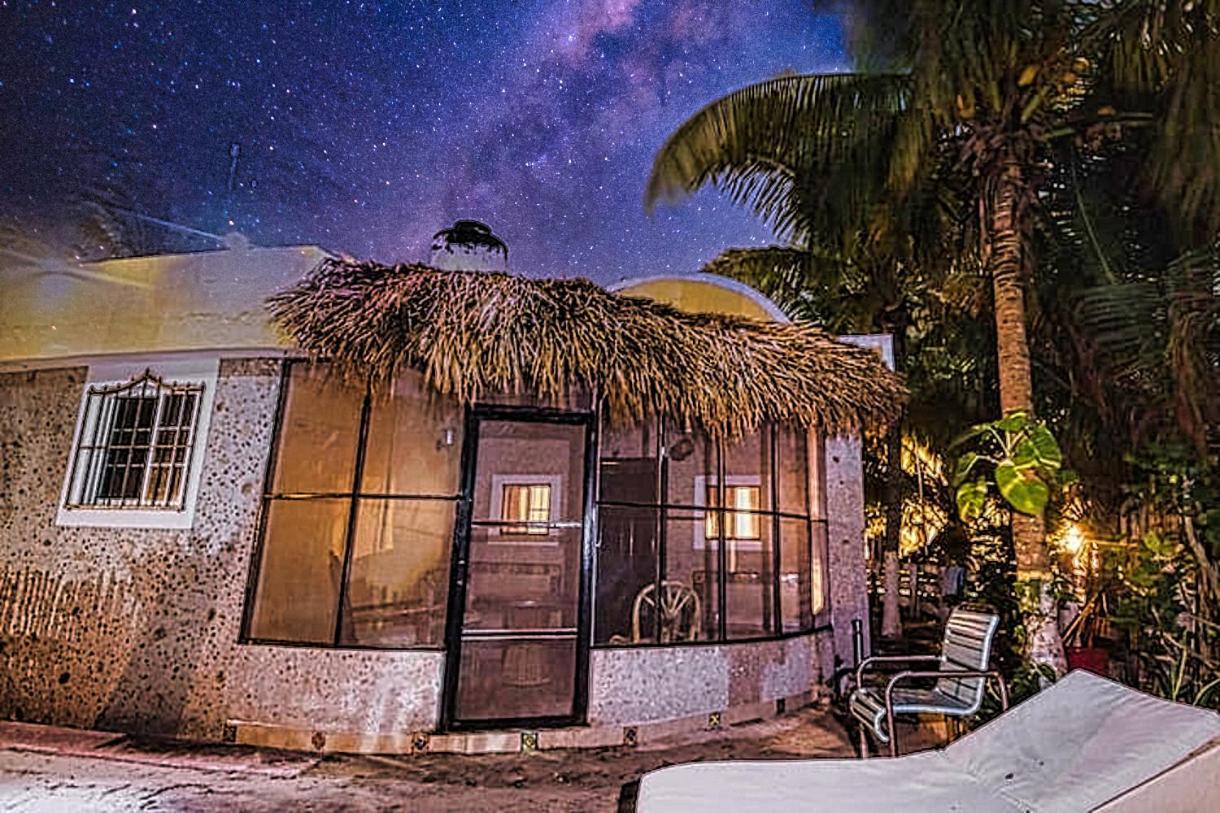 Antigua Lodge, 70 M From Sandy Beach El Cuyo Exterior photo