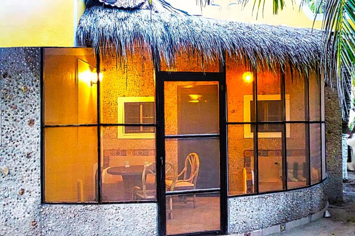 Antigua Lodge, 70 M From Sandy Beach El Cuyo Exterior photo